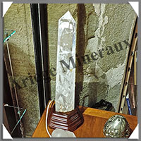 CRISTAL de ROCHE GEANT - Pointe - 440x80x65 mm - 2 590 grammes - M011