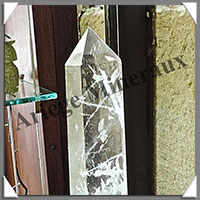 CRISTAL de ROCHE GEANT - Pointe - 440x80x65 mm - 2 590 grammes - M011