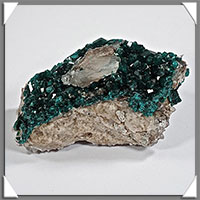 DIOPTASE Cristallise - 138 grammes - 70x50x45 mm - M002
