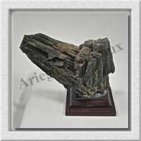 EPIDOTE en Macle - 245 grammes - 95x80x50 mm - E001