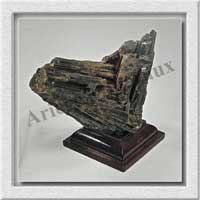 EPIDOTE en Macle - 245 grammes - 95x80x50 mm - E001