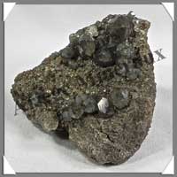 GRENAT DEMANTODE Vert - 104 grammes - 50x50x40 mm - R001