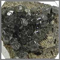 GRENAT DEMANTODE Vert - 50 grammes - 40x35x35 mm - R004