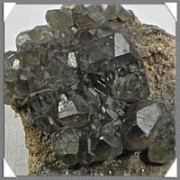 GRENAT DEMANTODE Vert - 27 grammes - 45x40x20 mm - R005