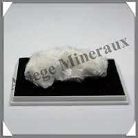 OKENITE - 58 grammes - 60x40x15 mm - M004