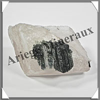 TOURMALINE VERTE sur QUARTZ - 73 grammes - 58x50x33 mm - M011