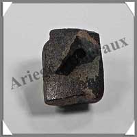 STAURODITE - 4 grammes - 15x15x10 mm - E001
