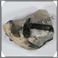 TOURMALINE NOIRE sur QUARTZ - 720 grammes - 95x70 mm - M006
