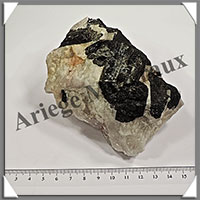 TOURMALINE NOIRE sur QUARTZ - 700 grammes - 95x65 mm - M010