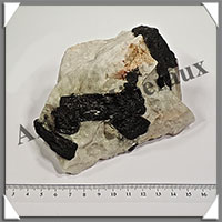 TOURMALINE NOIRE sur QUARTZ - 700 grammes - 105x80 mm - M011