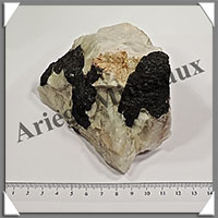 TOURMALINE NOIRE sur QUARTZ - 700 grammes - 105x80 mm - M011