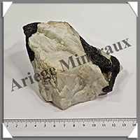 TOURMALINE NOIRE sur QUARTZ - 700 grammes - 105x80 mm - M011