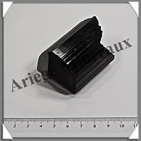 TOURMALINE NOIRE - 166 grammes - 60x45x40 mm - R005