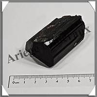 TOURMALINE NOIRE - 109 grammes - 50x35x30 mm - R010