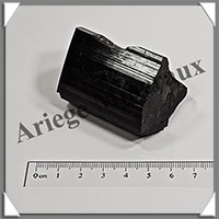 TOURMALINE NOIRE - 137 grammes - 50x37x35 mm - R011