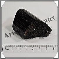 TOURMALINE NOIRE - 118 grammes - 50x37x35 mm - R012