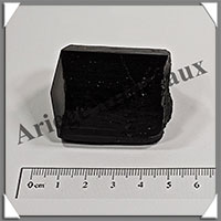 TOURMALINE NOIRE - 110 grammes - 40x35x35 mm - R022