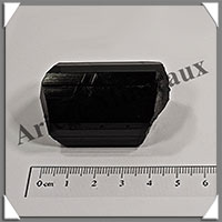 TOURMALINE NOIRE - 77 grammes - 40x30x28 mm - R026