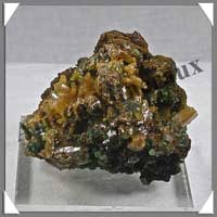 WULFENITE-MIMETITE - 120 grammes - 50x45x45 mm - M012
