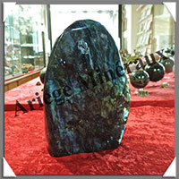 LABRADORITE - 3040 grammes - 195x140x50 mm - Y061