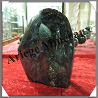 LABRADORITE - 3040 grammes - 195x140x50 mm - Y061